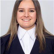 Soy una profesora muy alegre, con muchas ganas de enseñar y muy empática. Acabo de terminar el máster de ELE.